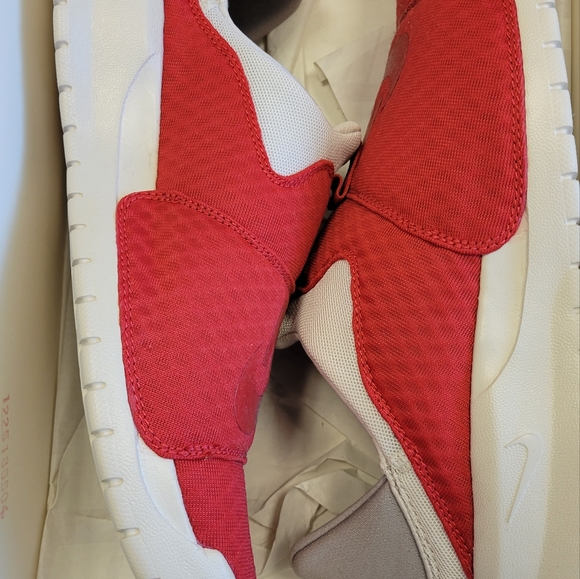 Nike Benassi slip-on shoe university red size 11 - Picture 3 of 6